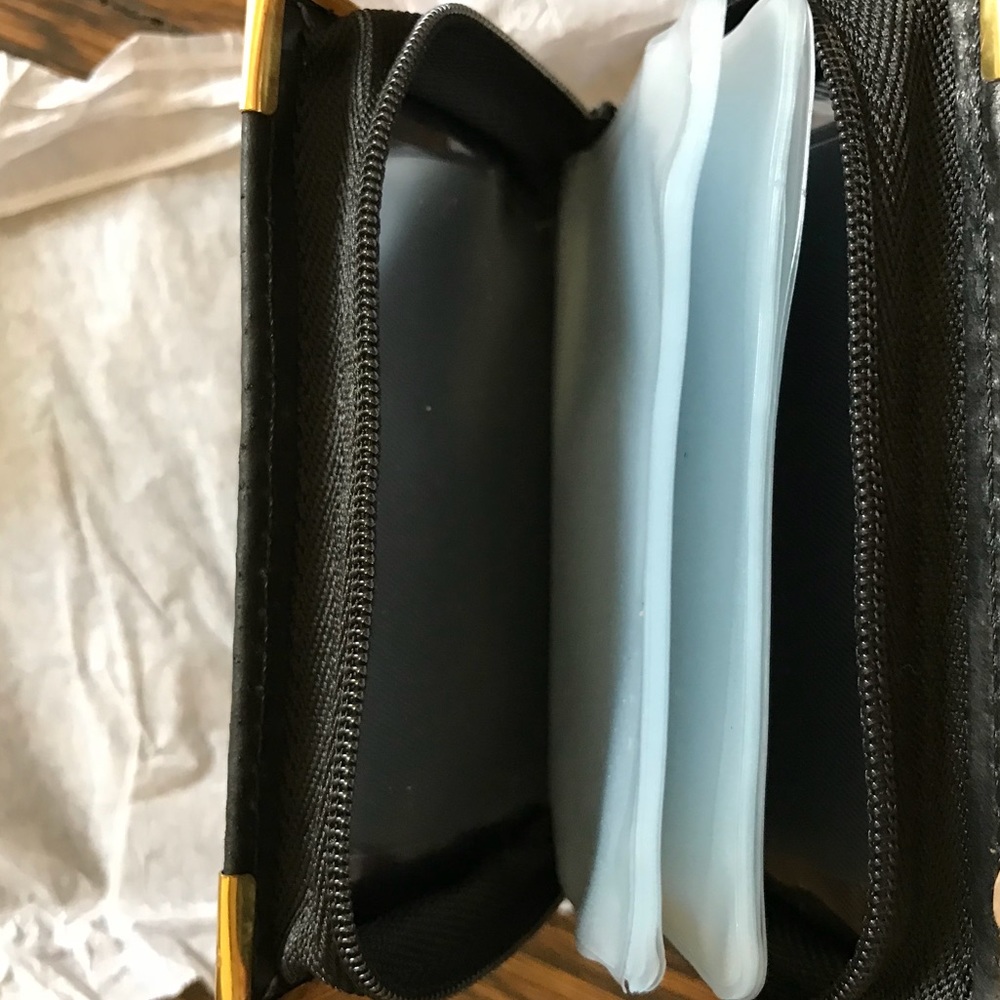 Zip Up Credit Card Case - Picture 5 of 6